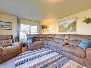 Family-friendly Cottage w/ Playground in Centralia