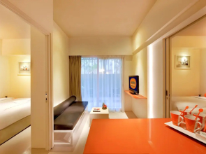 Harris Hotel & Residences Sunset Road