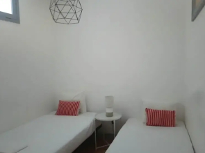 Stunning Apartment With Yard in Alfama