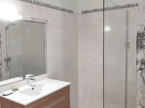 Appartement de 3 chambres a Le Moule a 800 m de la plage avec piscine partagee et jardin clos