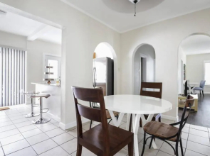 Two Bedroom In Trendy Area