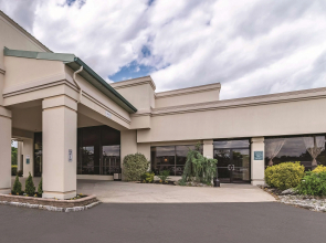 Ramada by Wyndham Fairfield NJ