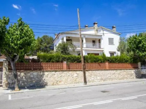 Casa De Vacaciones "CAL VIVES"