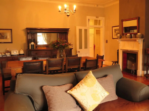 Broadlands Country House
