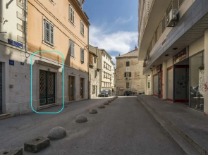 Apt. With Patio in the Very Center of Split
