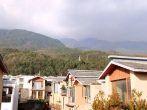 Yishan Guanlan Homestay(Gucheng Branch)