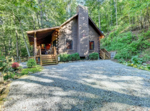 Waynesville Cabin w/ Covered Deck & Fire Pit!