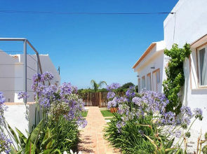 Studio in Faro, With Shared Pool, Enclosed Garden and Wifi - 6 km From the Beach