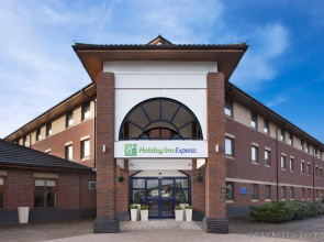 Holiday Inn Express Warwick - Stratford-upon-Avon by IHG
