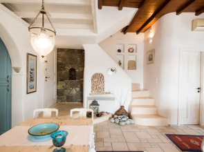 Anemoessa House