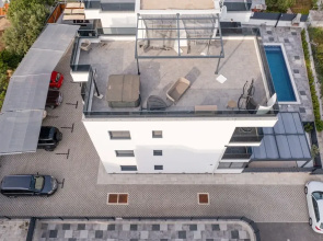 Orange Apartment - Okrug Gornji Seaside Retreat