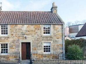 Quirky Cottage Heart of St Andrews