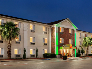 Super 8 by Wyndham Waco University Area