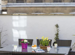 Dream Stays Bath - Trim Street Townhouse with Hot tub