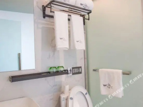 Yinian Hostel