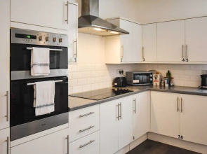 No 13 Georgian Shared House - By Clifton Short Lets