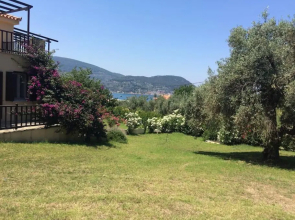 Emilia House ,private yard, 1 km to town, sleeps 4