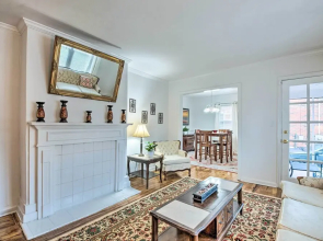 Cozy Atlanta Abode Near Theme Parks, Golf & Shops