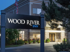 Wood River Inn & Suites