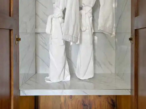 Celina Hotel & Apartment