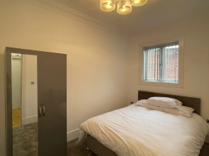 Impeccable 1 Bed Apartment in Wolverhampton