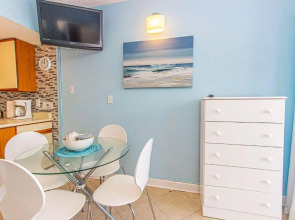 Ocean View Studio with Great Views! Palace Resort 1605