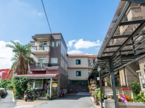 Traditional Arts Country Inn