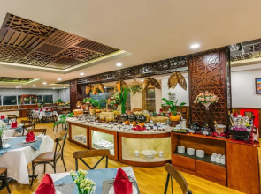 Happy Life Grand Hotel & Sky Bar