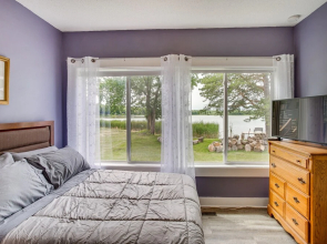 Lakefront Mound Vacation Rental w/ Fire Pit Access