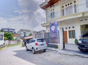 OYO Life 92637 Kost Arya Exclusive