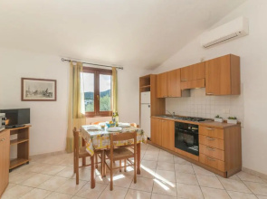 Il Glicine 1.5 Km From The Beach