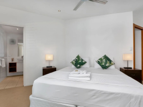 Belle Escapes - Beachfront Ocean View Apartment "4"