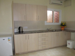 Mackenzie Beach Hotel & Apartments