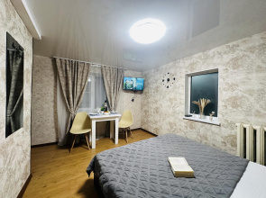 A cozy house for romantic meetings with a closed parking lot