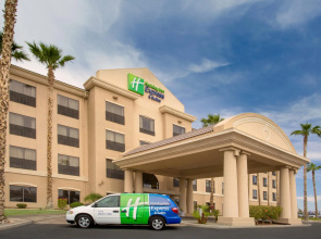Holiday Inn Express & Suites Yuma by IHG