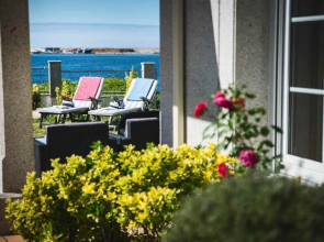 Chalet Pareado con Jardin en 1ª Linea de Mar