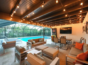 Tropical Naples Hideaway - 1 Mi to Beaches!