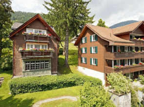 Hirschen Guesthouse - Village Hotel
