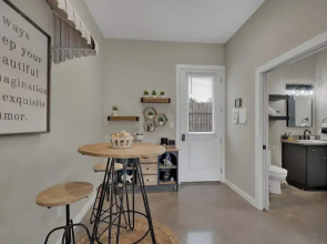 Pop 4 W/hot-tub + Close to Main St