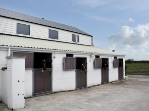 Rose Cottage Captivating 1-bed Cottage in Bangor