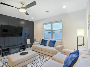 New-build Glendale Home w/ Hot Tub + Putting Green