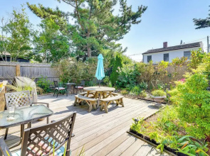 Steps to Commercial St! Lofted Provincetown Gem