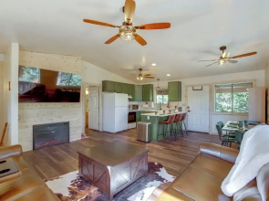 Luxe Cabin w/ Game Room: Near Zion Natl Park!