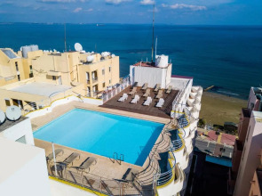 Mackenzie Beach Hotel & Apartments