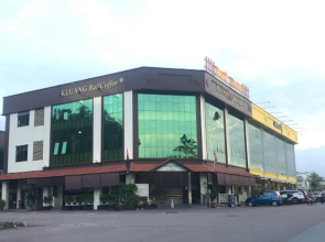 Capital O Rail Hotel