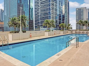 Stylish 1BR At Brickell Bay Club by Oneluxstay