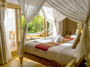 Курортный отель Santhiya Tree Koh Chang Resort
