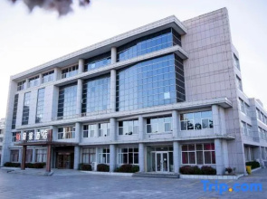 Yujia Hotel (Rongcheng Sakura Lake Sports Park)