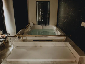 Royalroom-relaxing spa & luxury apartments