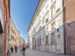 Ex Tribunale Palazzo Bentivoglio Apartment